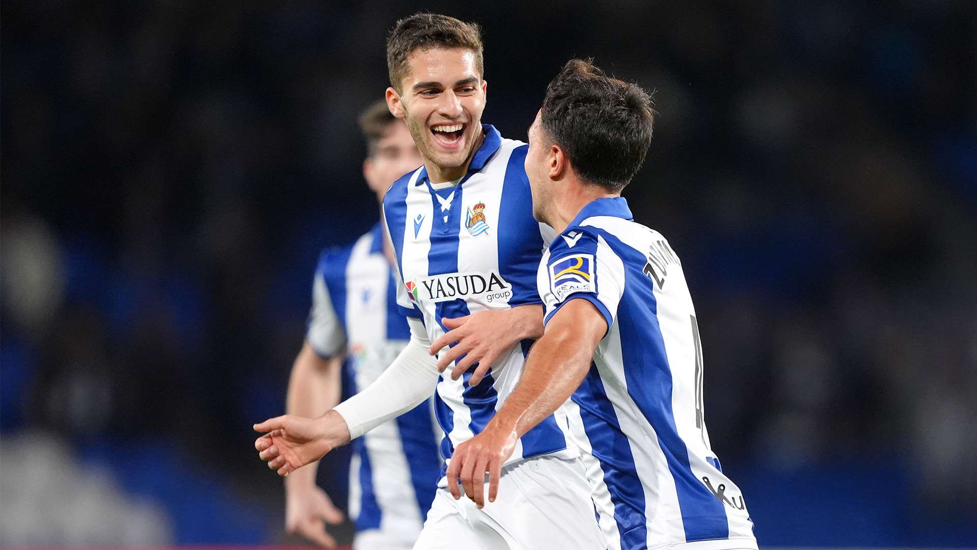 梅西首战迈阿密国际即任队长，绝杀破门惊艳全场